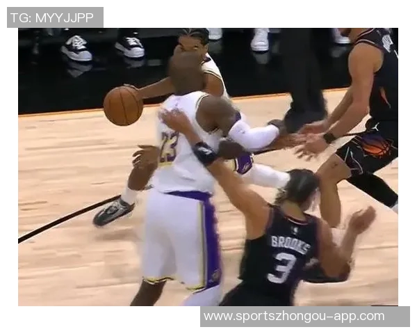 詹姆斯对狄龙犯规表示不满认为自己也曾因类似情况被罚T